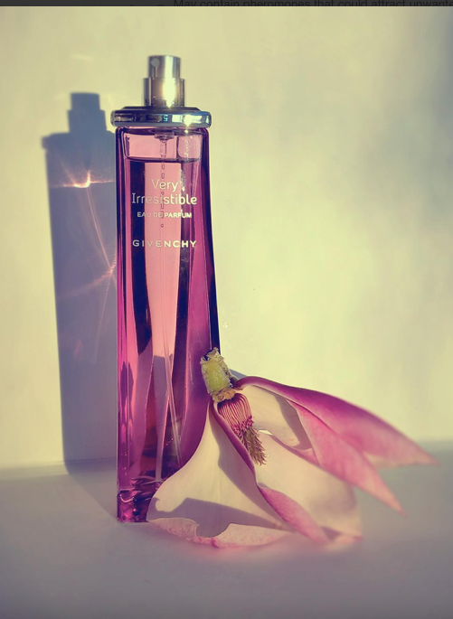 Givenchy Very Irresistible EDP Spray for Women - Perfumora