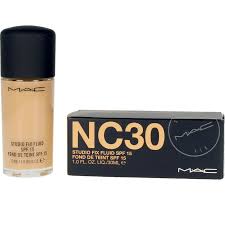 STUDIO FIX FLUID SPF 15 FOUNDATION