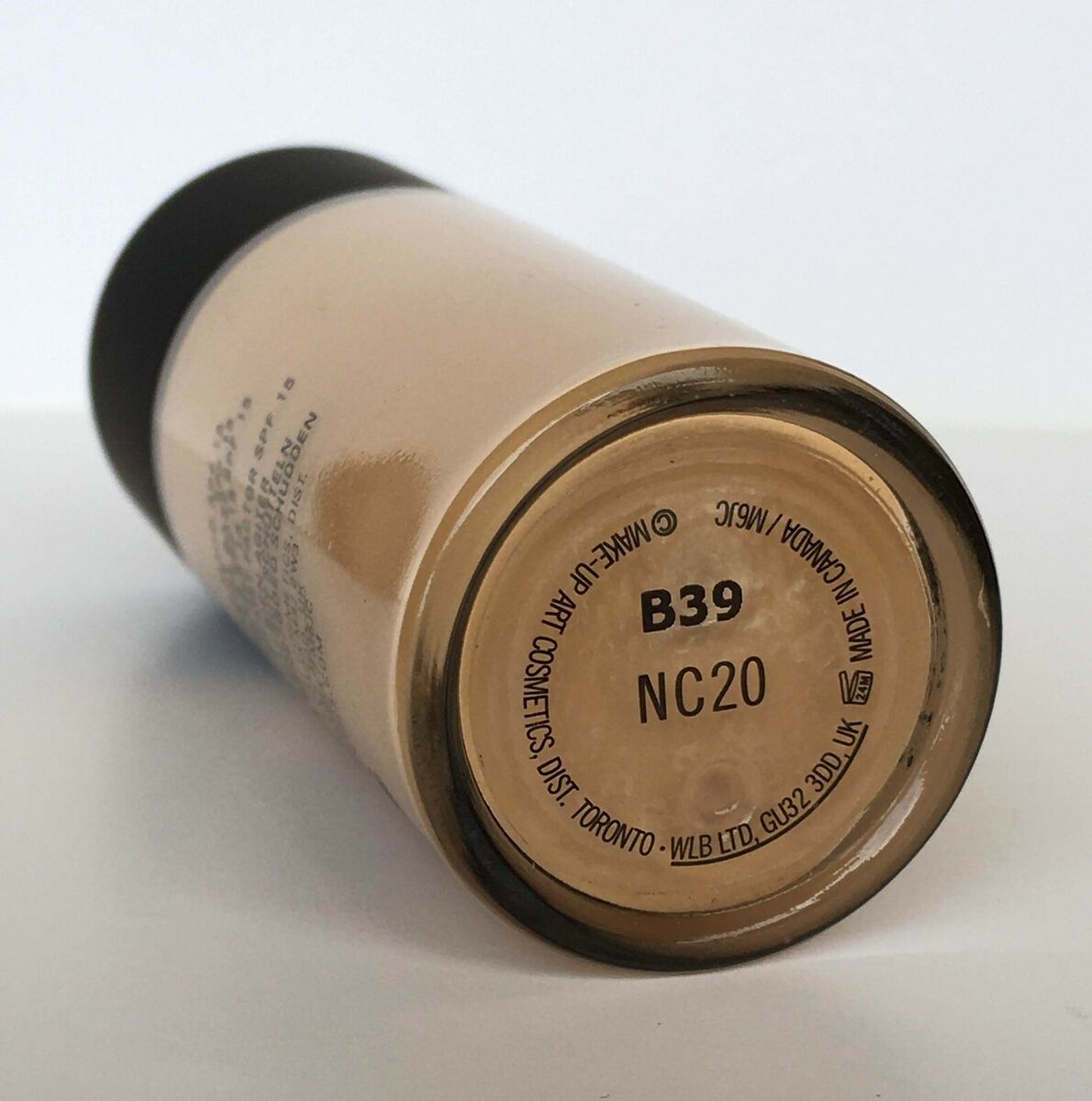 STUDIO FIX FLUID SPF 15 FOUNDATION
